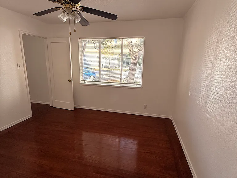 1616 S St #6 — Photo 17