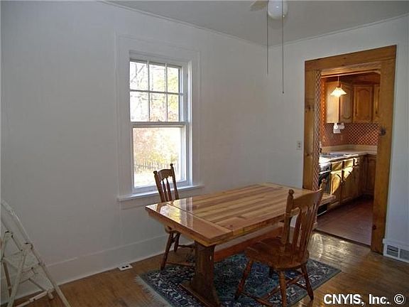 5th image of 134 Delong Ave