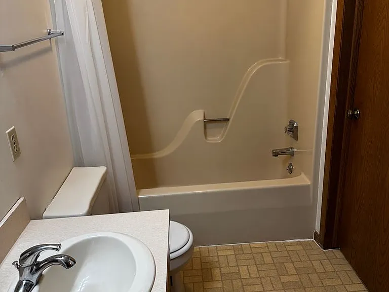 127 E Adams St #B7 — Photo 16