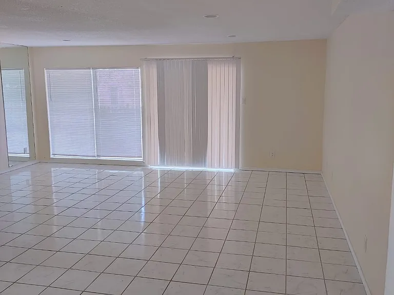 700 Sunset Dr #102 — Photo 14