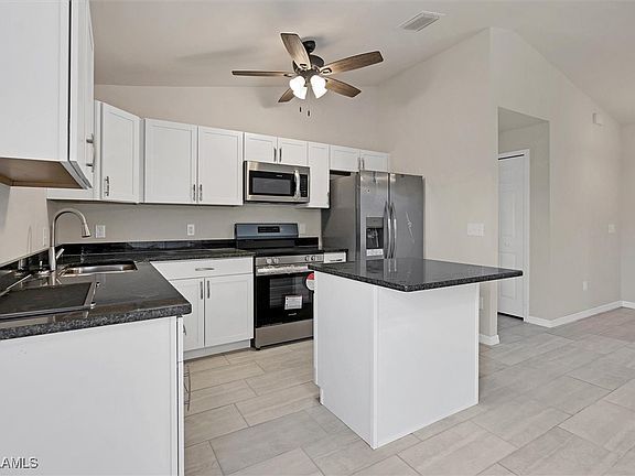 3rd image of 412 Chiquita Blvd N