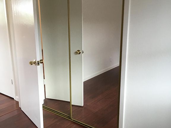 4th image of 1027 Clinton St APT 2