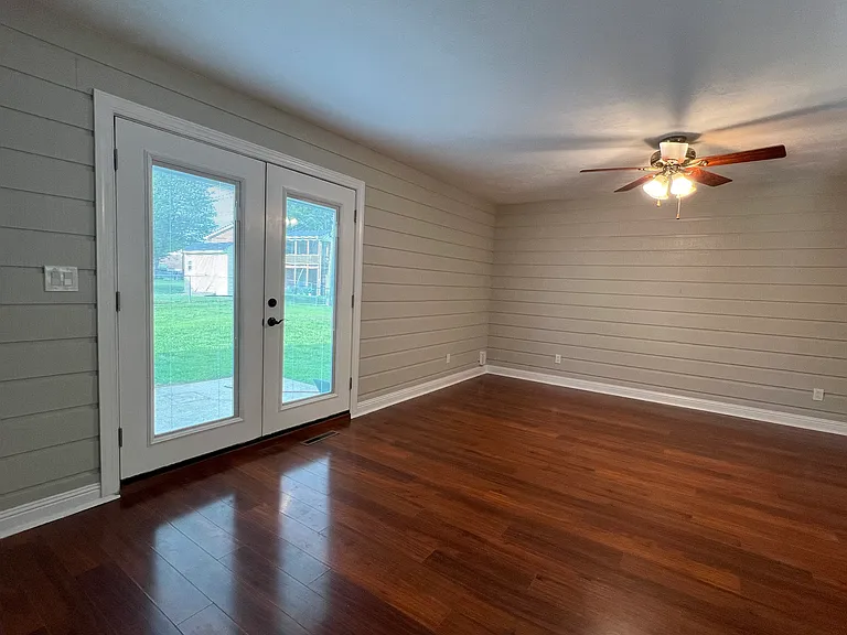 331 Madison Dr — Photo 15