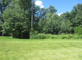 2049 Pierce Bluffs Dr, Hermitage, PA