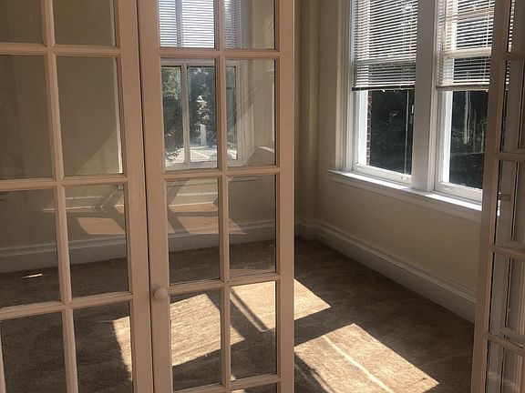 5th image of 116 E Franklin St #203