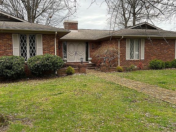 5th image of 303 Canterbury Dr