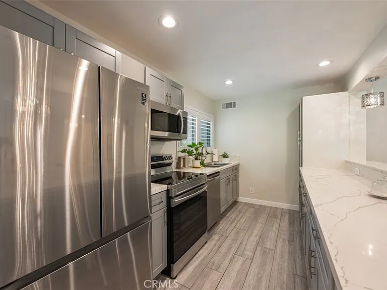 4642 Park Granada — Photo 23