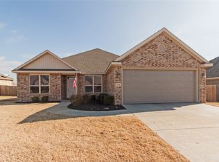 370 N Drewrys Bluff Rd, Fayetteville, AR 72704