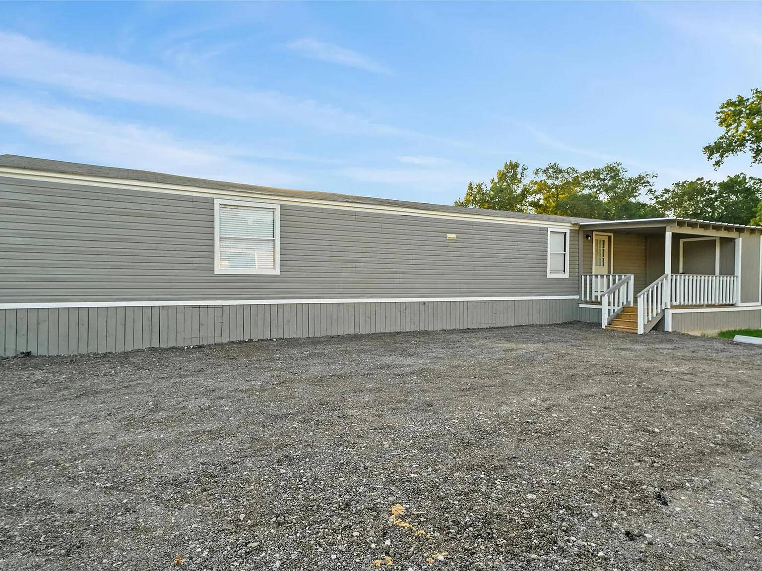 3 bed, 2.0 bath, $1,400 — Photo 1