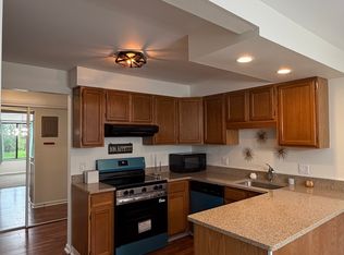 12 Southcreek Ct #B, East Amherst, NY 14051