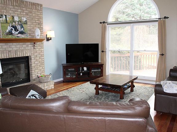 5th image of 6025 White Swan Ln