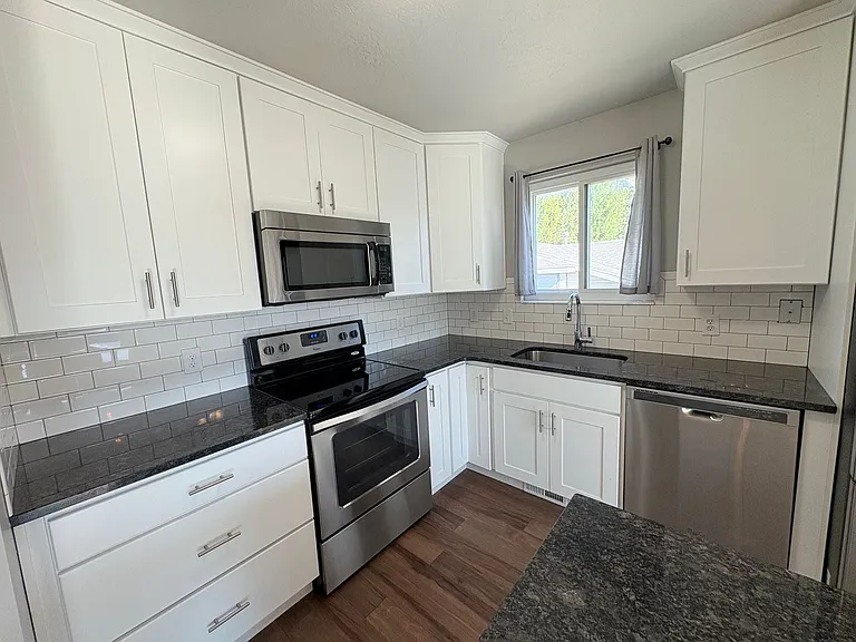 5674 S Magic Isle Ln — Photo 10