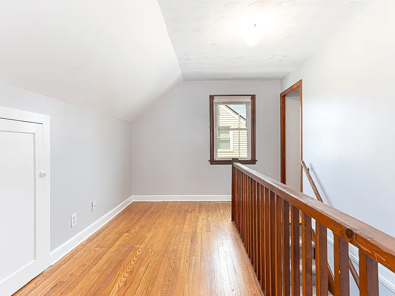 296 Birdseye St — Photo 13