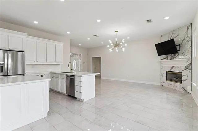 212 Oak Point Dr — Photo 6