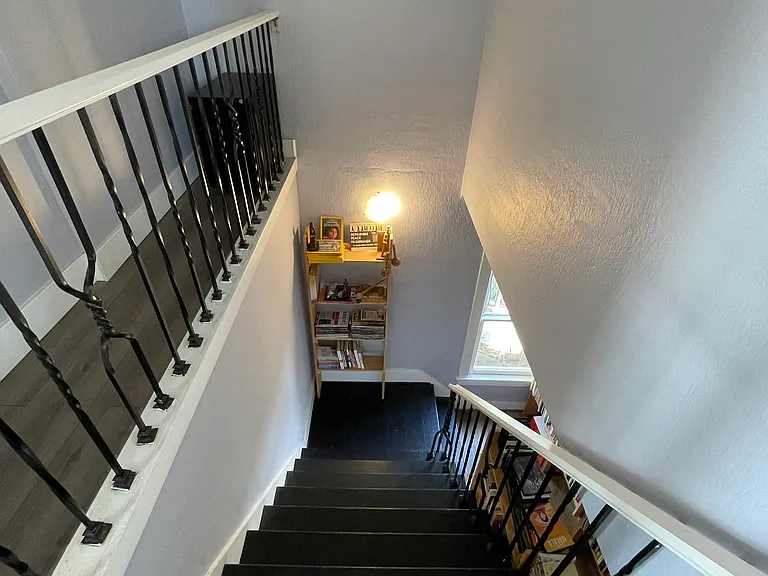 5604 17th Ave NE #5 — Photo 2