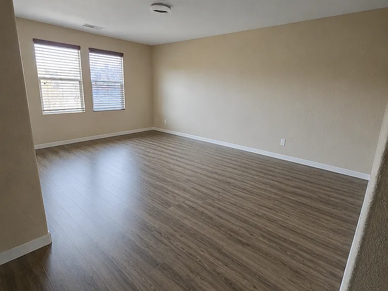 230 Bolzano Dr — Photo 9