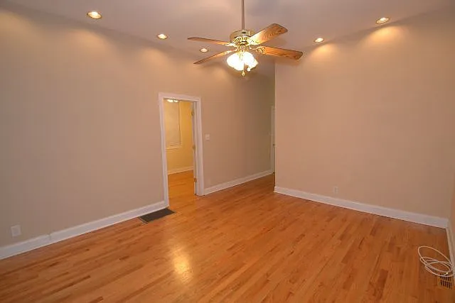 2 bed, 1400 sqft, $2,600 — Photo 4