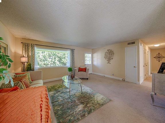 5th image of 389 Monaco Ave