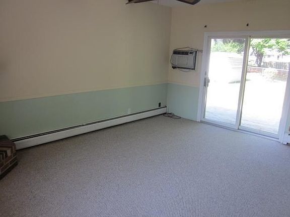 5th image of 332 Green Meadows Dr