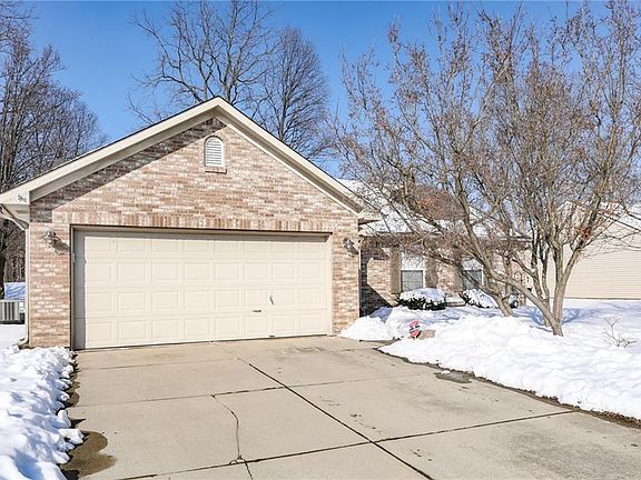 2nd image of 557 Woodfield Cir