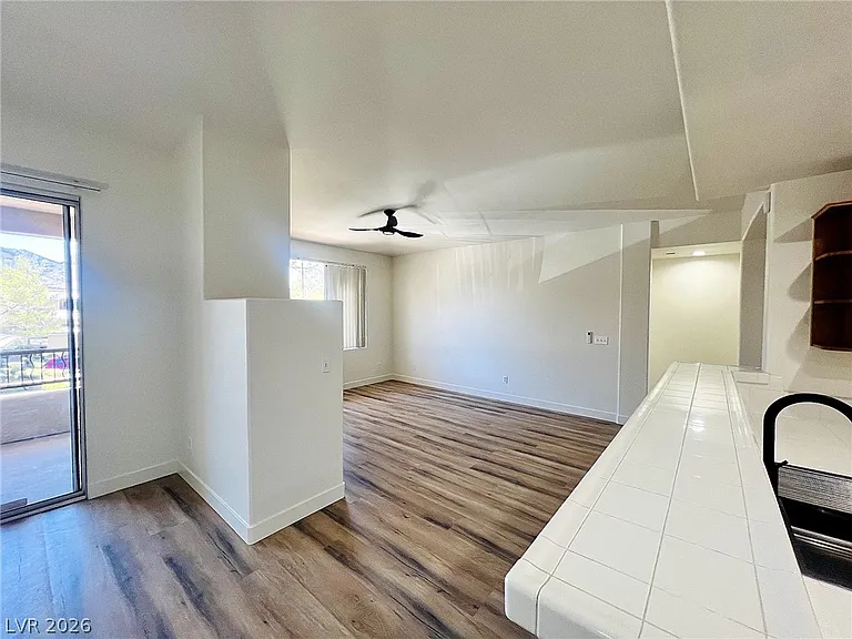 912 Duckhorn Ct #203 — Photo 6