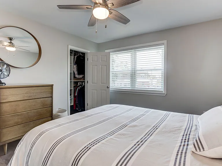 1169 Summit St NE — Photo 37