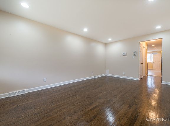 4th image of 8337 S La Salle St