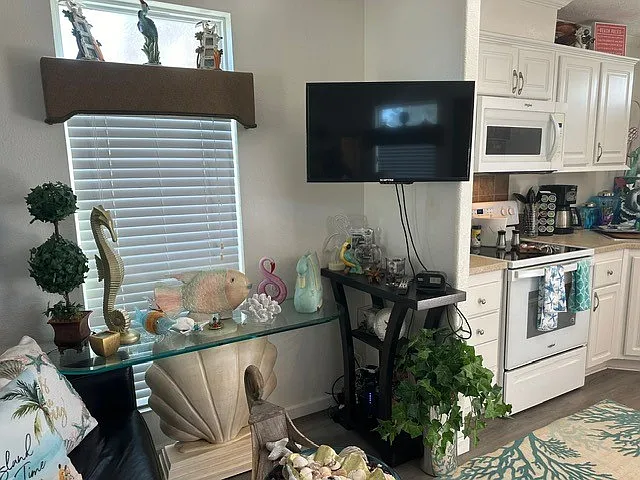 Seabreeze Pl — Photo 9