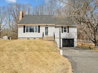 22 Rock Ridge Rd, Waterford, CT 06385