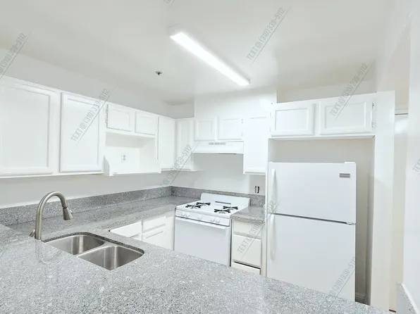 519 S Manhattan Pl #206, Los Angeles, CA 90020