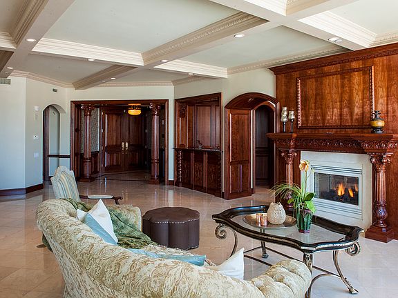 Warm wood accents, FP