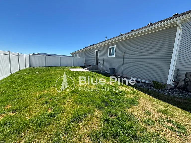 5760 Wildrose Ave — Photo 25