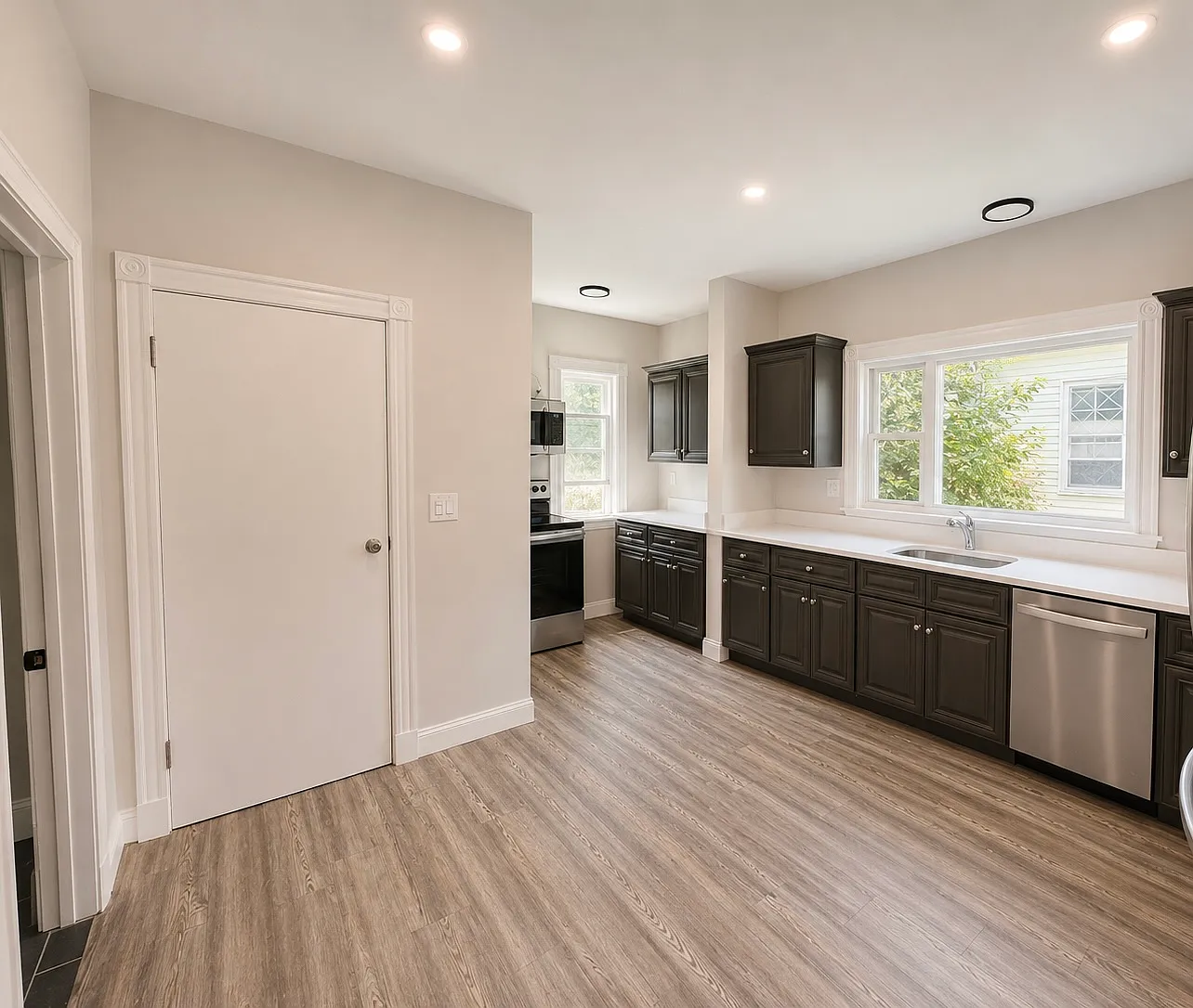 5 bed, $5,000 — Photo 1