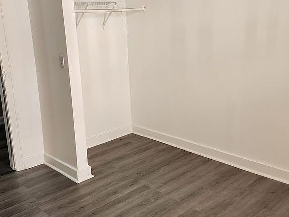 5th image of 101 W Oak St