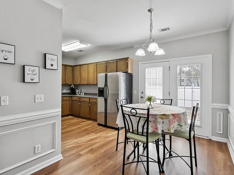 777 King George Blvd #52 — Photo 4