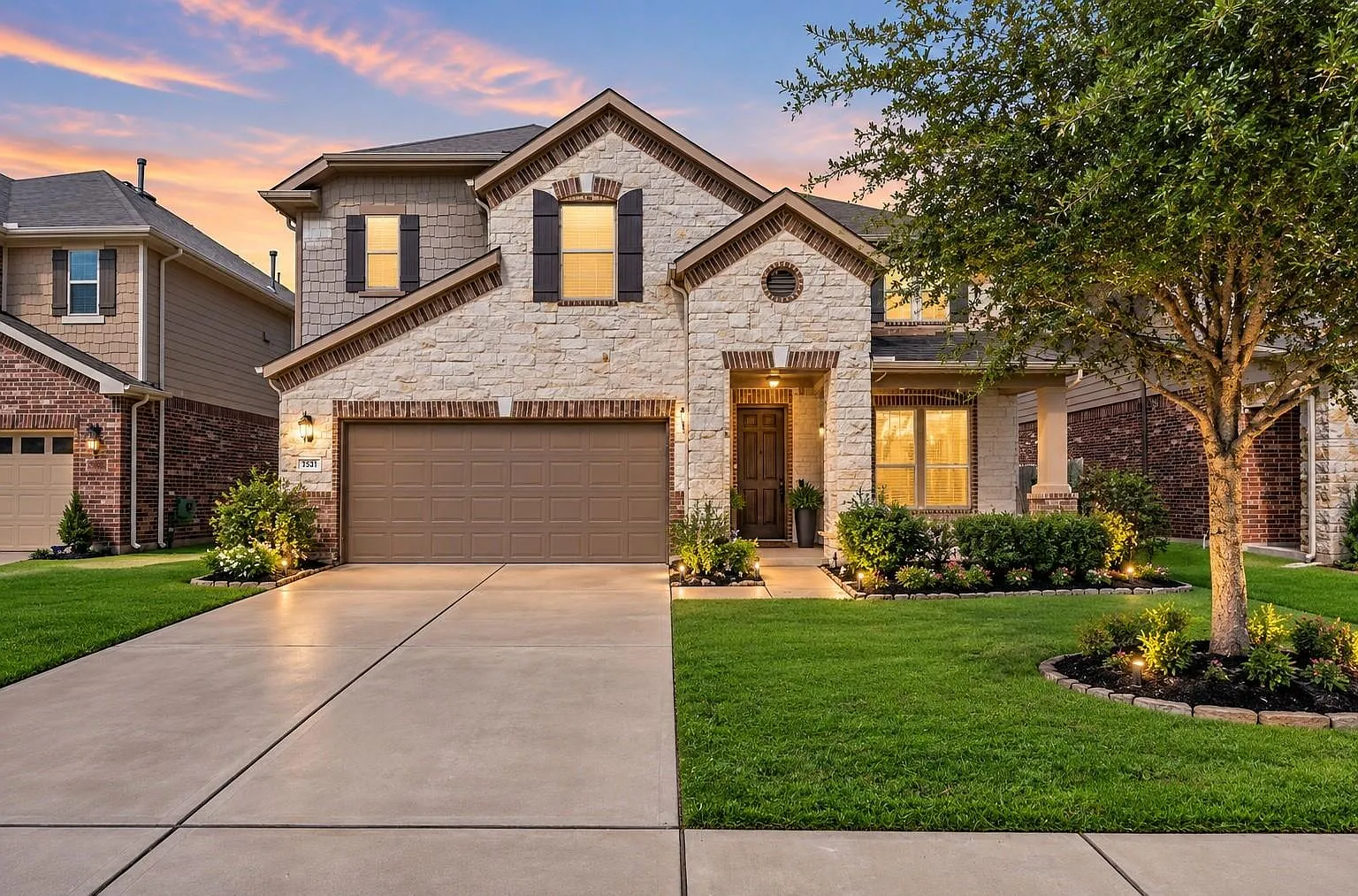 4 bed, 2.5 bath, 2916 sqft, $2,500 — Photo 1