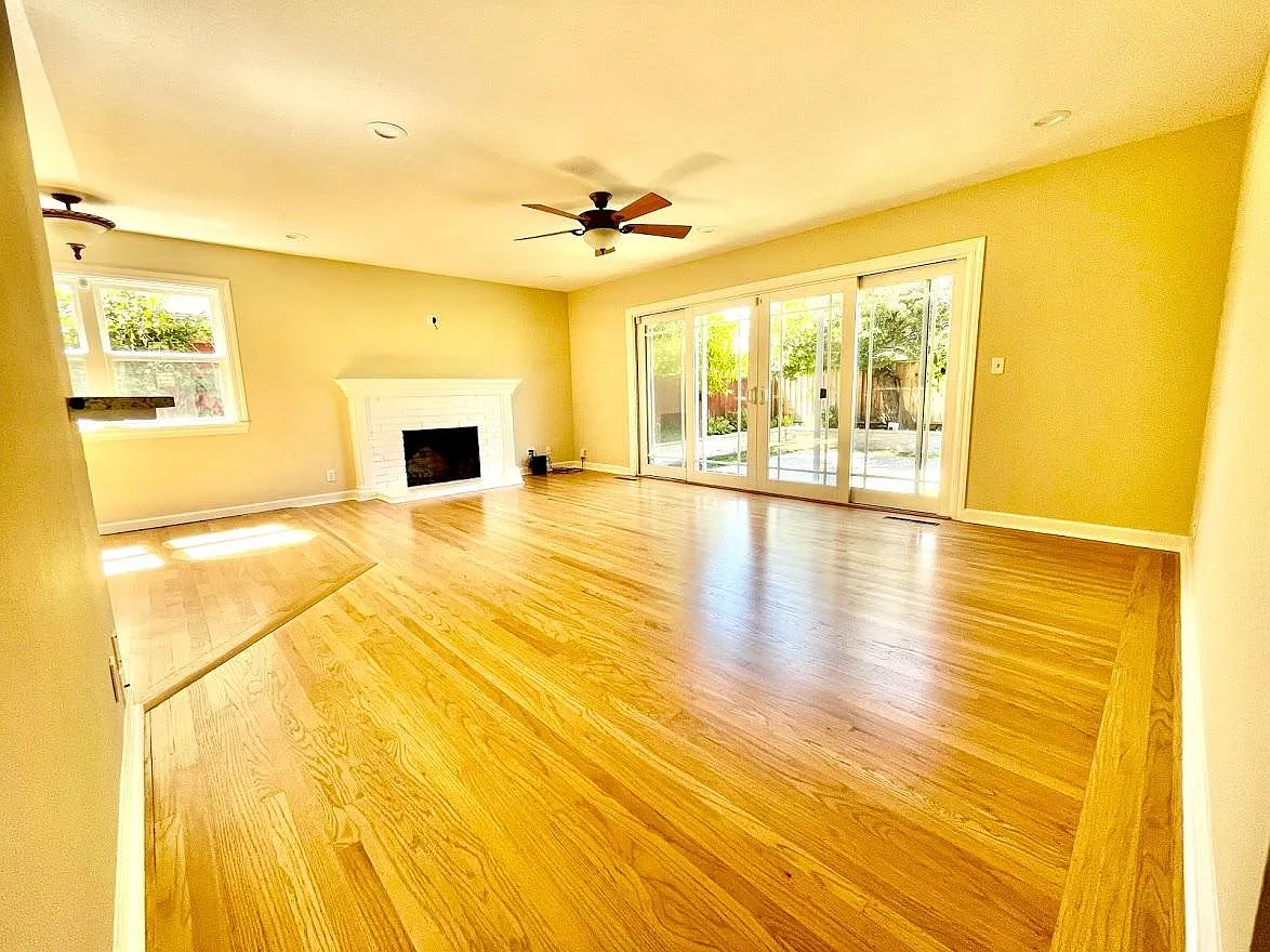3 bed, 1202 sqft, $4,850 — Photo 2