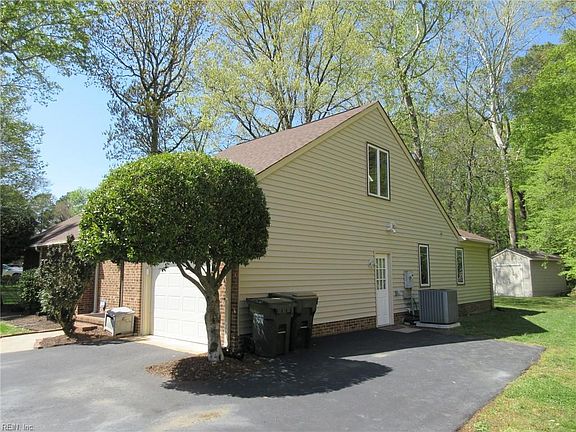 4th image of 111 Lindsay Landing Ln