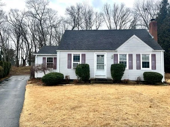 14 King Phillip Cir, North Kingstown, RI 02852