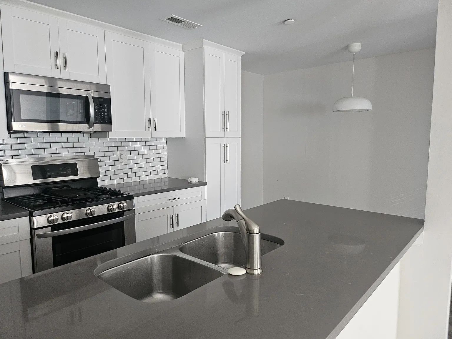 1 bed, 804 sqft, $2,500 — Photo 4