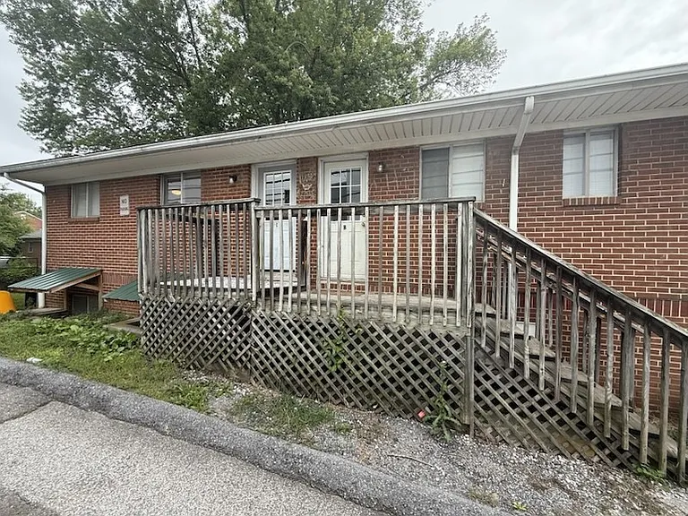 105 Wilson Ave #105C — Photo 1