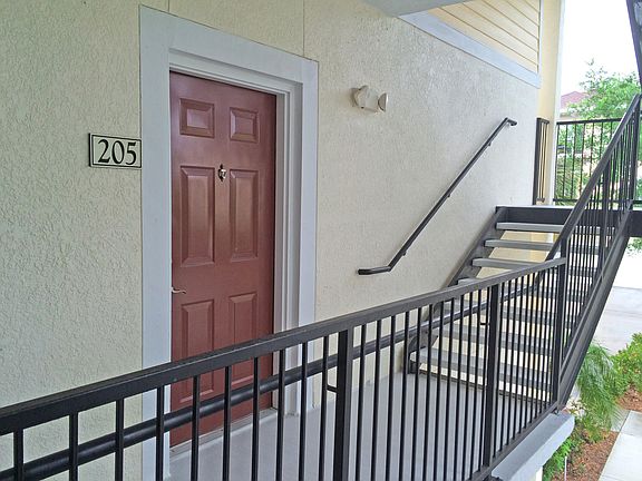 3rd image of 224 Murcia Dr APT 205
