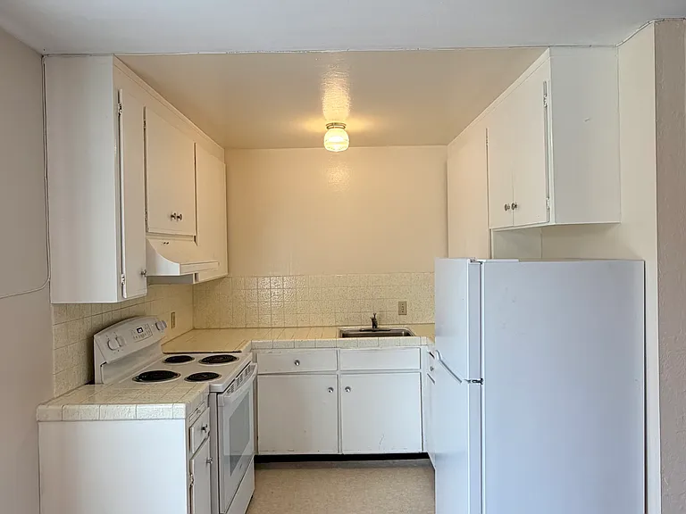 640 Serramonte Blvd #10 — Photo 5