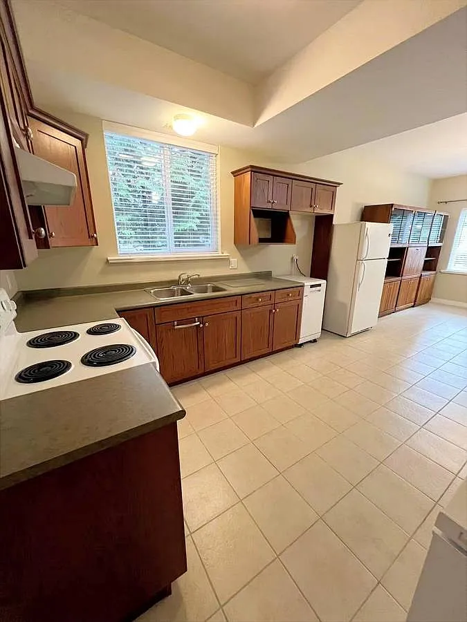 2 bed, 1200 sqft, $1,900 — Photo 1