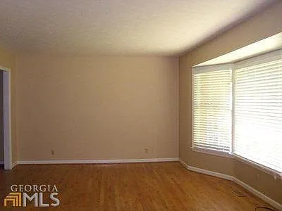 3 bed, 2216 sqft, $2,295 — Photo 4