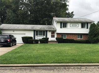 2956 Greenridge Rd, Barberton, OH 44203