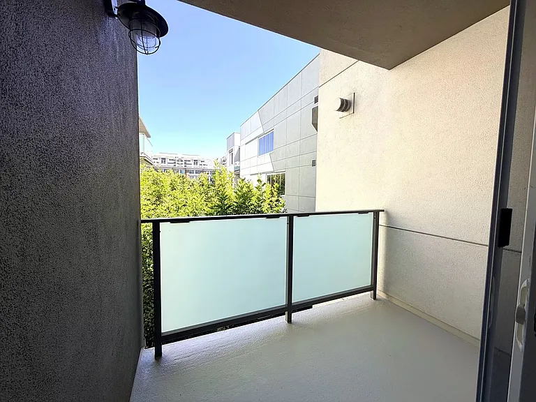 160 S Hudson Ave #215 — Photo 8