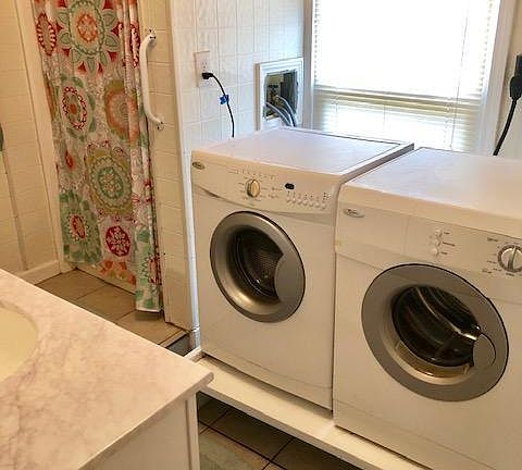 Washer dryer set