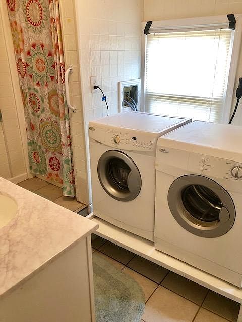 Washer dryer set