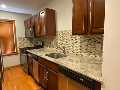2121 Carpenter St #1 — Photo 1